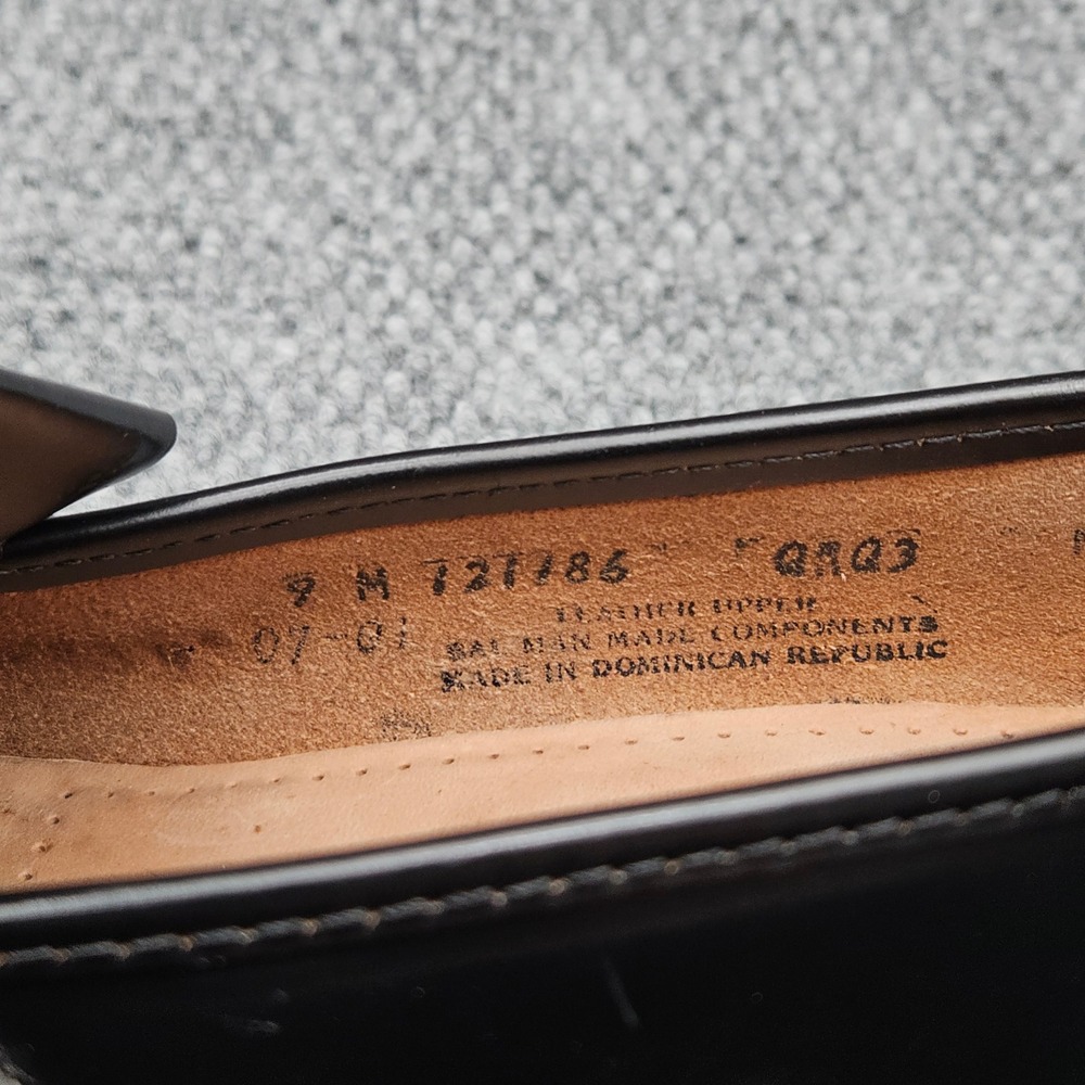 G.H. Bass Men's 9 Black Loafers Weejuns Kiltie Bit Moccasin Dress Shoes Classic - Picture 3 of 9
